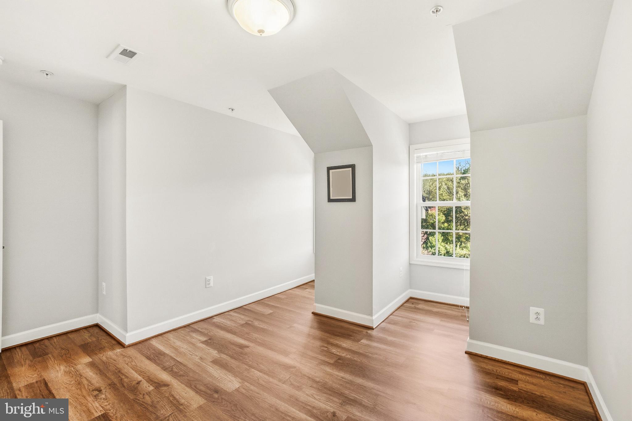 HIDDEN CREEK - Residential