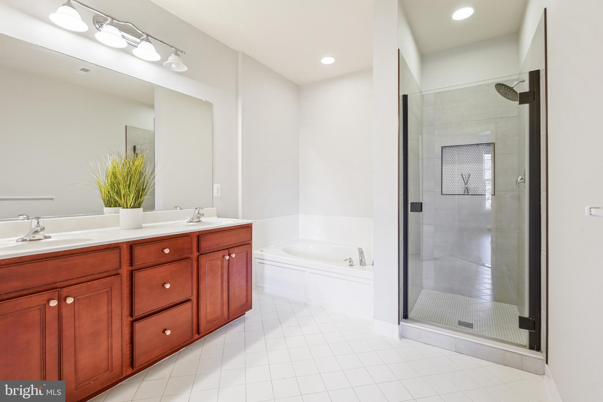 HIDDEN CREEK - Residential