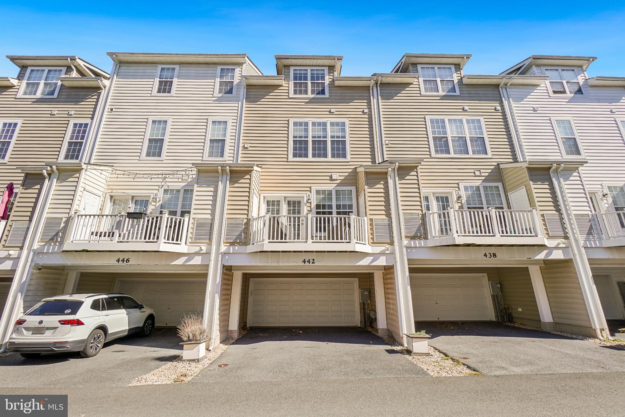 HIDDEN CREEK - Residential