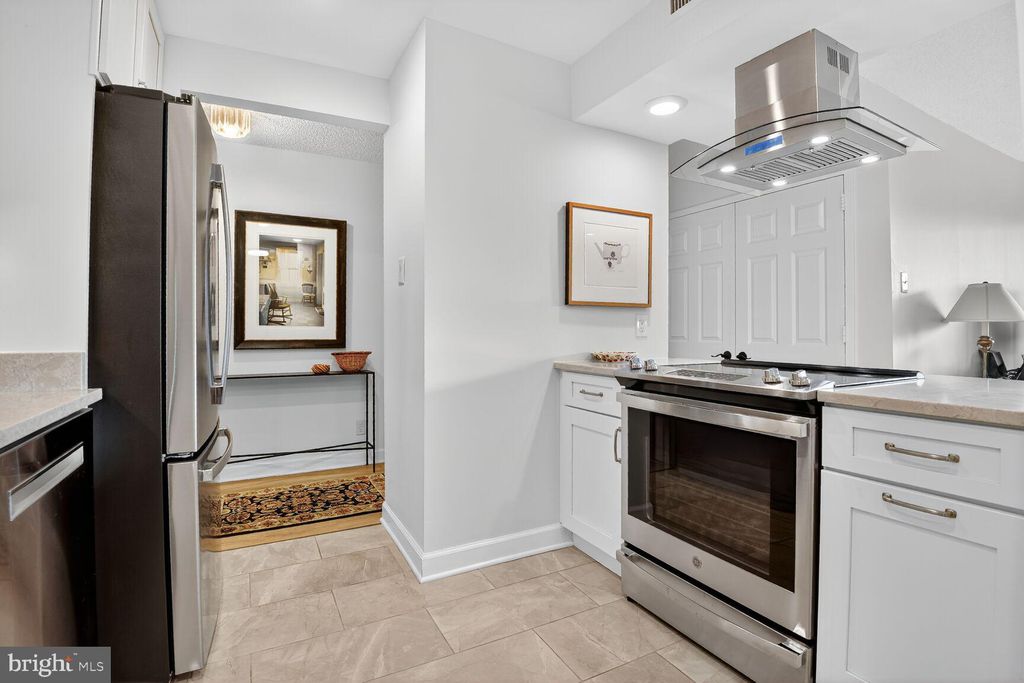 Photo of 3800 Fairfax Drive #808, ARLINGTON, VA 22203 (MLS # VAAR2064968)