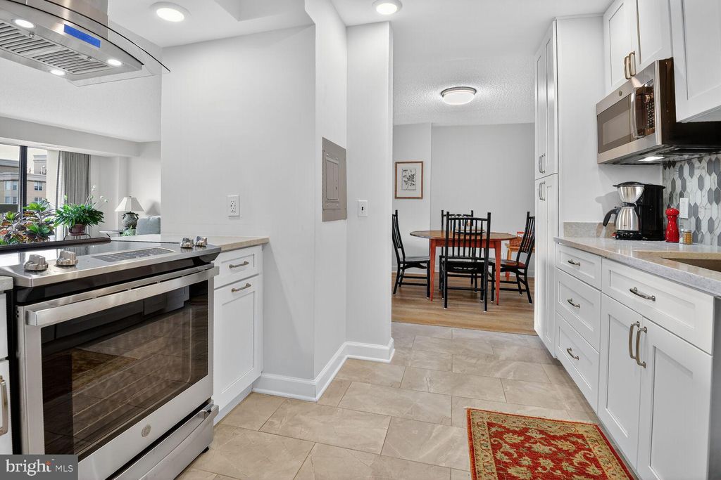 Photo of 3800 Fairfax Drive #808, ARLINGTON, VA 22203 (MLS # VAAR2064968)