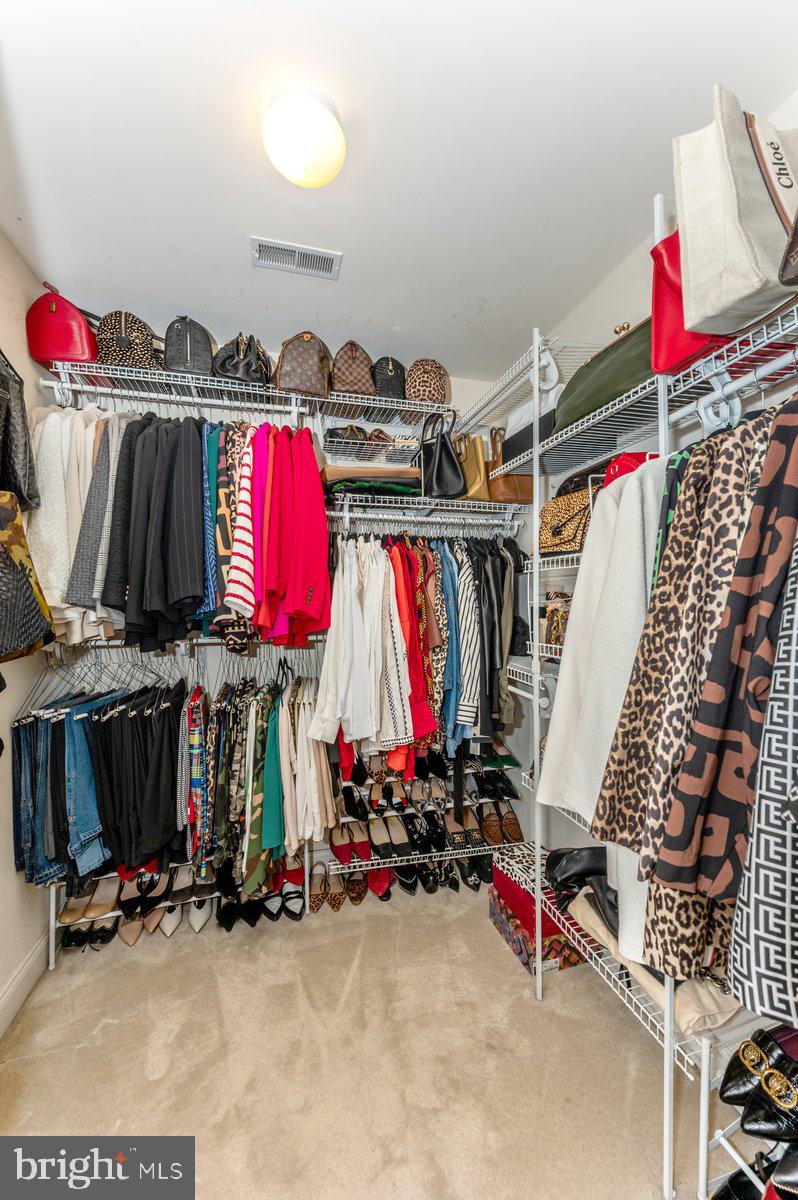 LOUDOUN VALLEY ESTATES - Residential