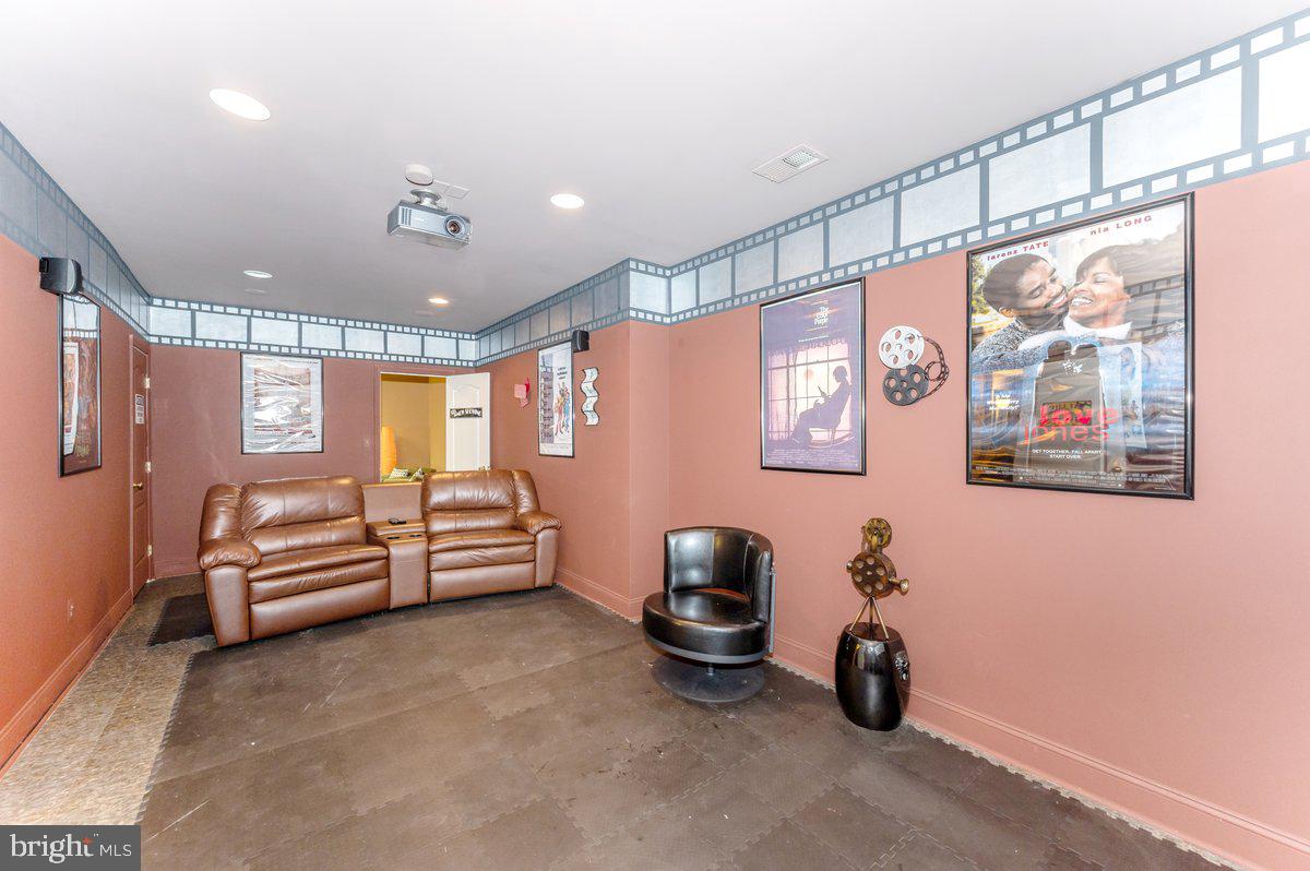 LOUDOUN VALLEY ESTATES - Residential