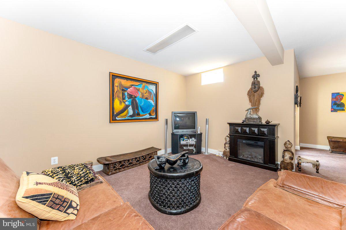 LOUDOUN VALLEY ESTATES - Residential