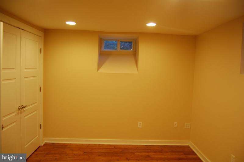 ROXBOROUGH - Commercial Sale