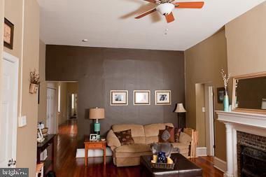 ROXBOROUGH - Commercial Sale