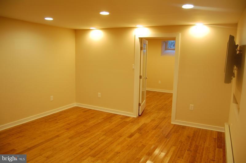 ROXBOROUGH - Commercial Sale