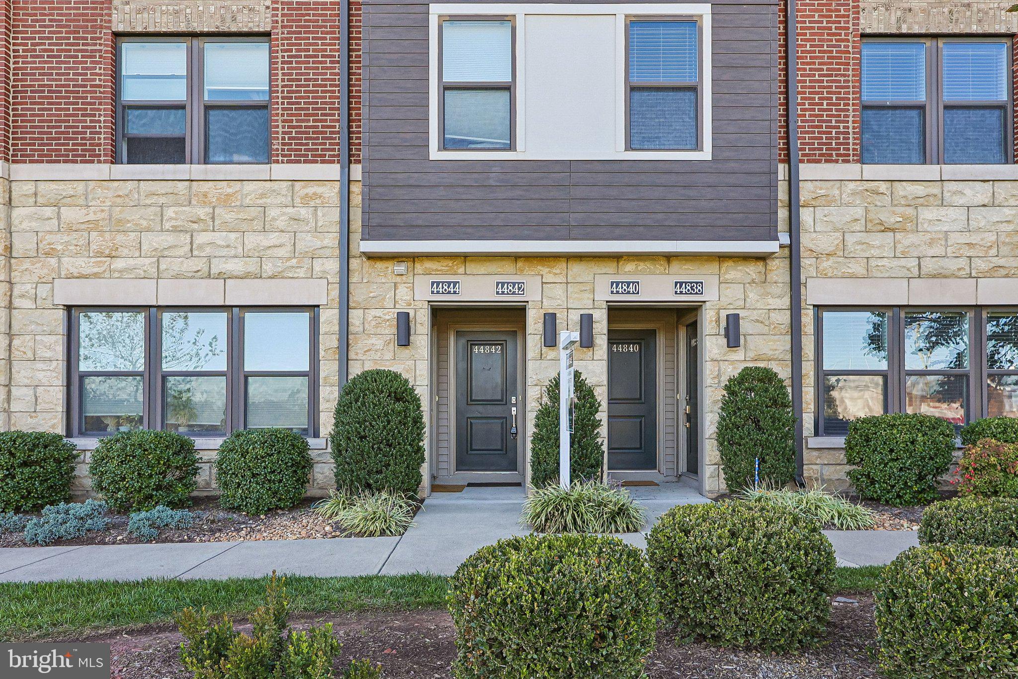 44842 TIVERTON SQUARE