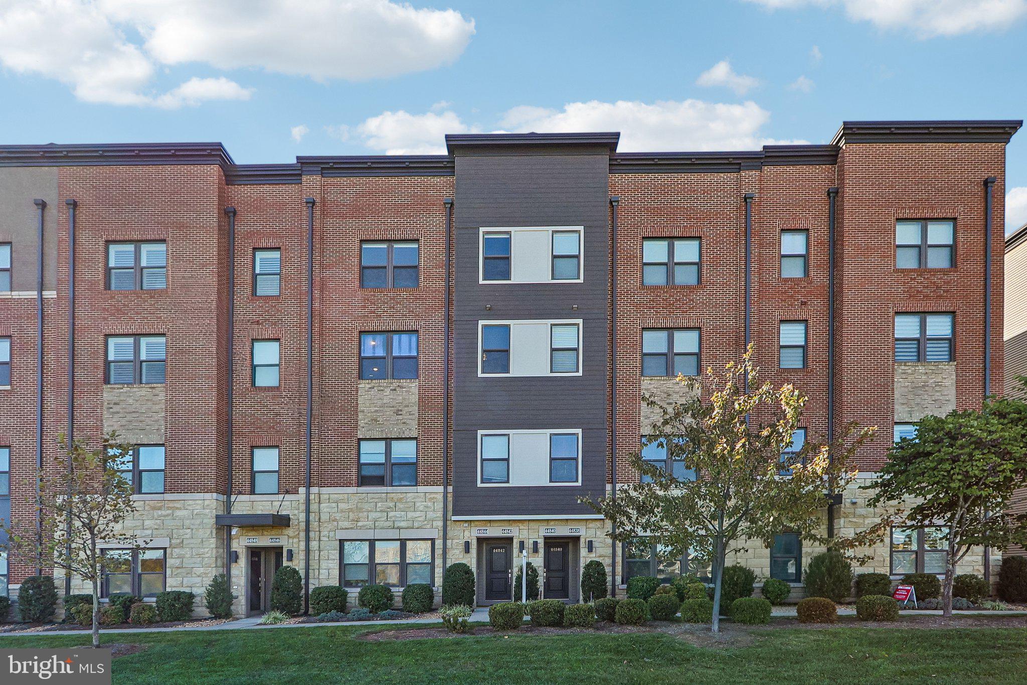 44842 TIVERTON SQUARE
