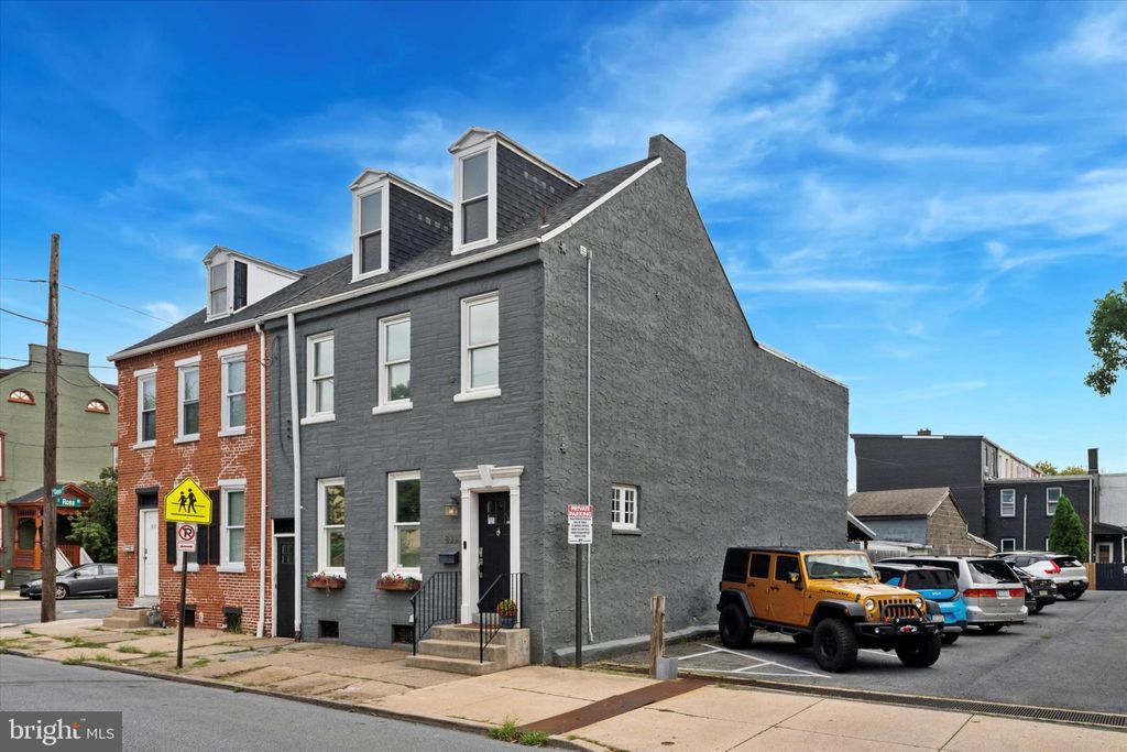 Photo of 833 N Queen Street, LANCASTER, PA 17603 (MLS # PALA2075112)