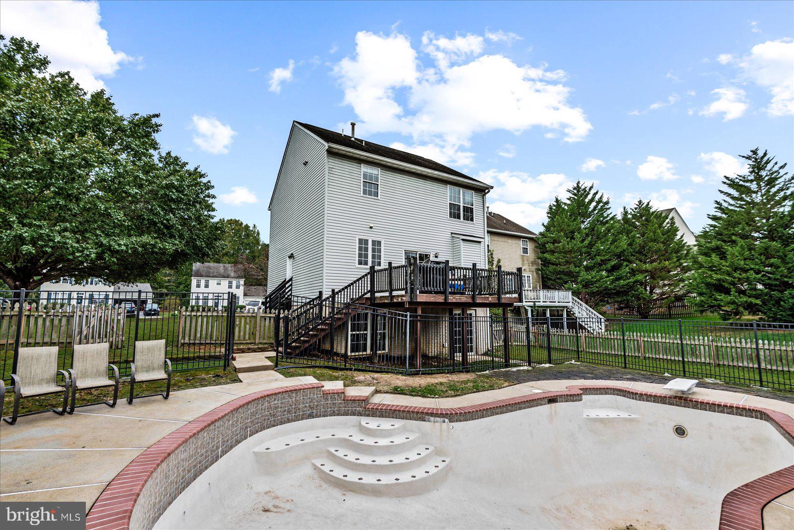 SALEM FIELDS - Residential