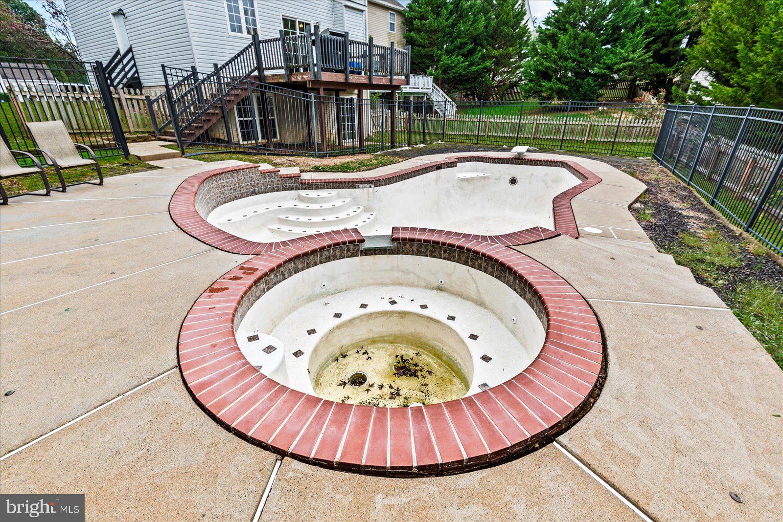 SALEM FIELDS - Residential