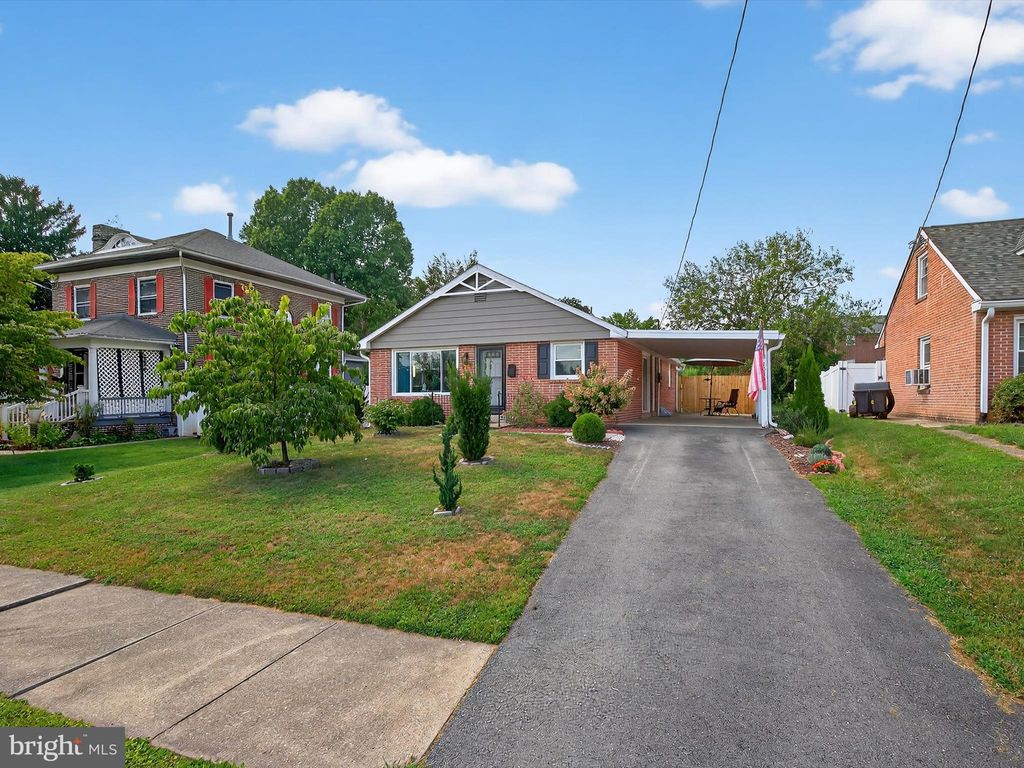 Photo of 1035 Chestnut Street, COLUMBIA, PA 17512 (MLS # PALA2074906)
