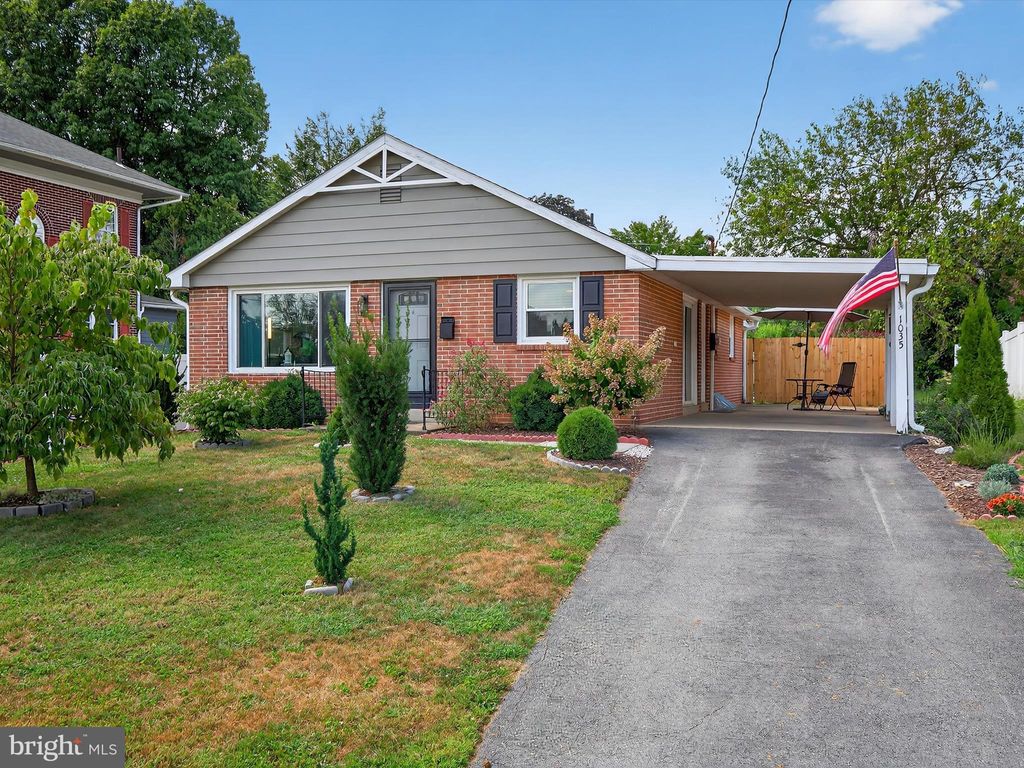Photo of 1035 Chestnut Street, COLUMBIA, PA 17512 (MLS # PALA2074906)