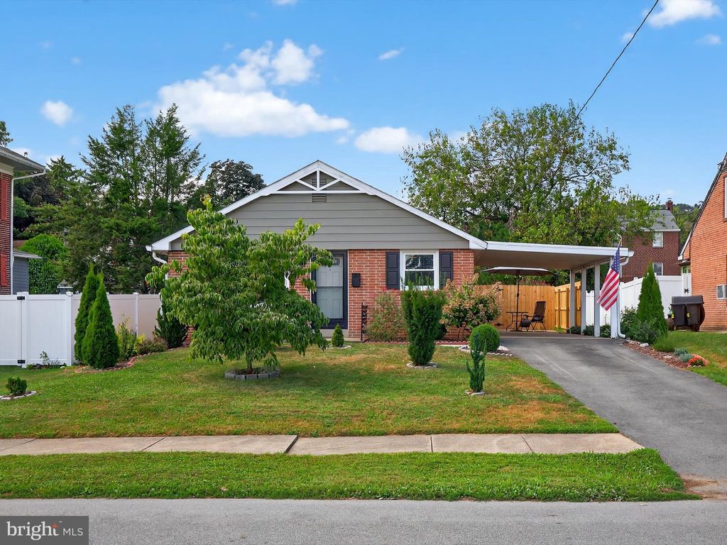 Photo of 1035 Chestnut Street, COLUMBIA, PA 17512 (MLS # PALA2074906)