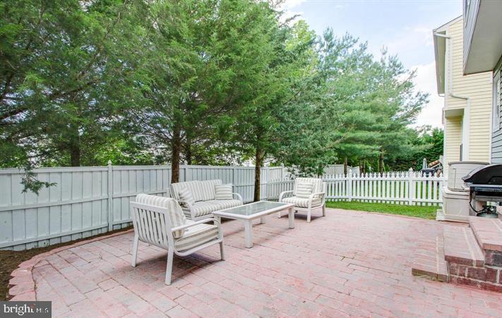 SIGNATURE AT BROADLANDS - Residential Lease