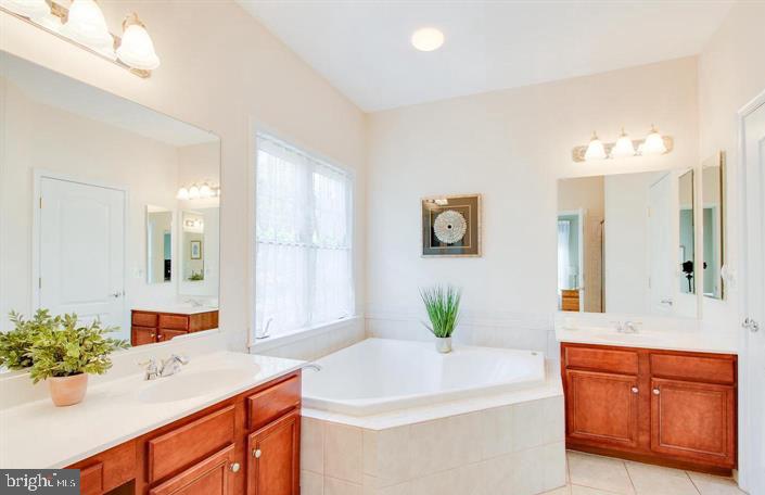 SIGNATURE AT BROADLANDS - Residential Lease