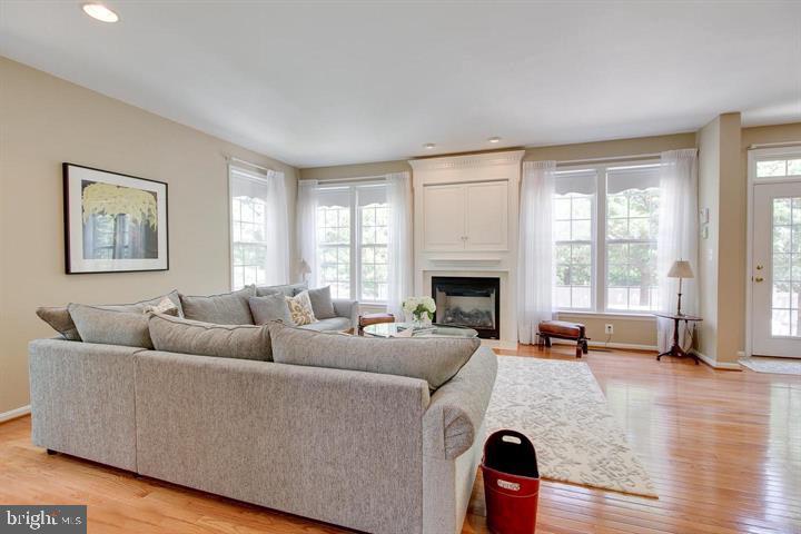 SIGNATURE AT BROADLANDS - Residential Lease