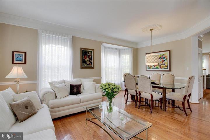 SIGNATURE AT BROADLANDS - Residential Lease