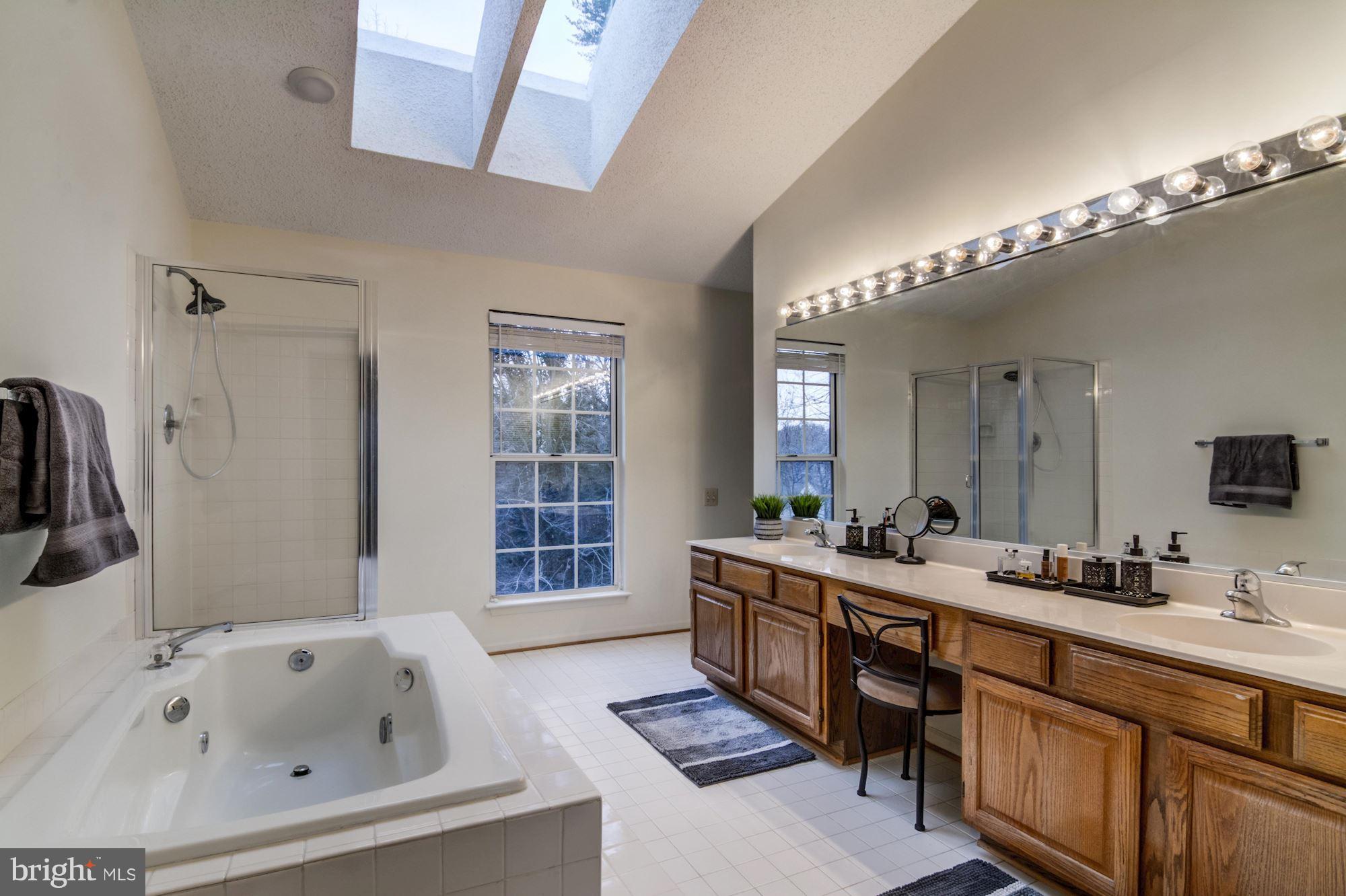 TWIN OAKS - Residential