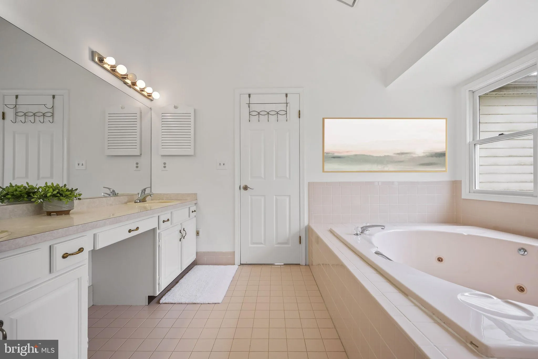 Princeton Junction, New Jersey 08550, United States, 6 Bedrooms Bedrooms, ,4 BathroomsBathrooms,Residential,Pending,110755