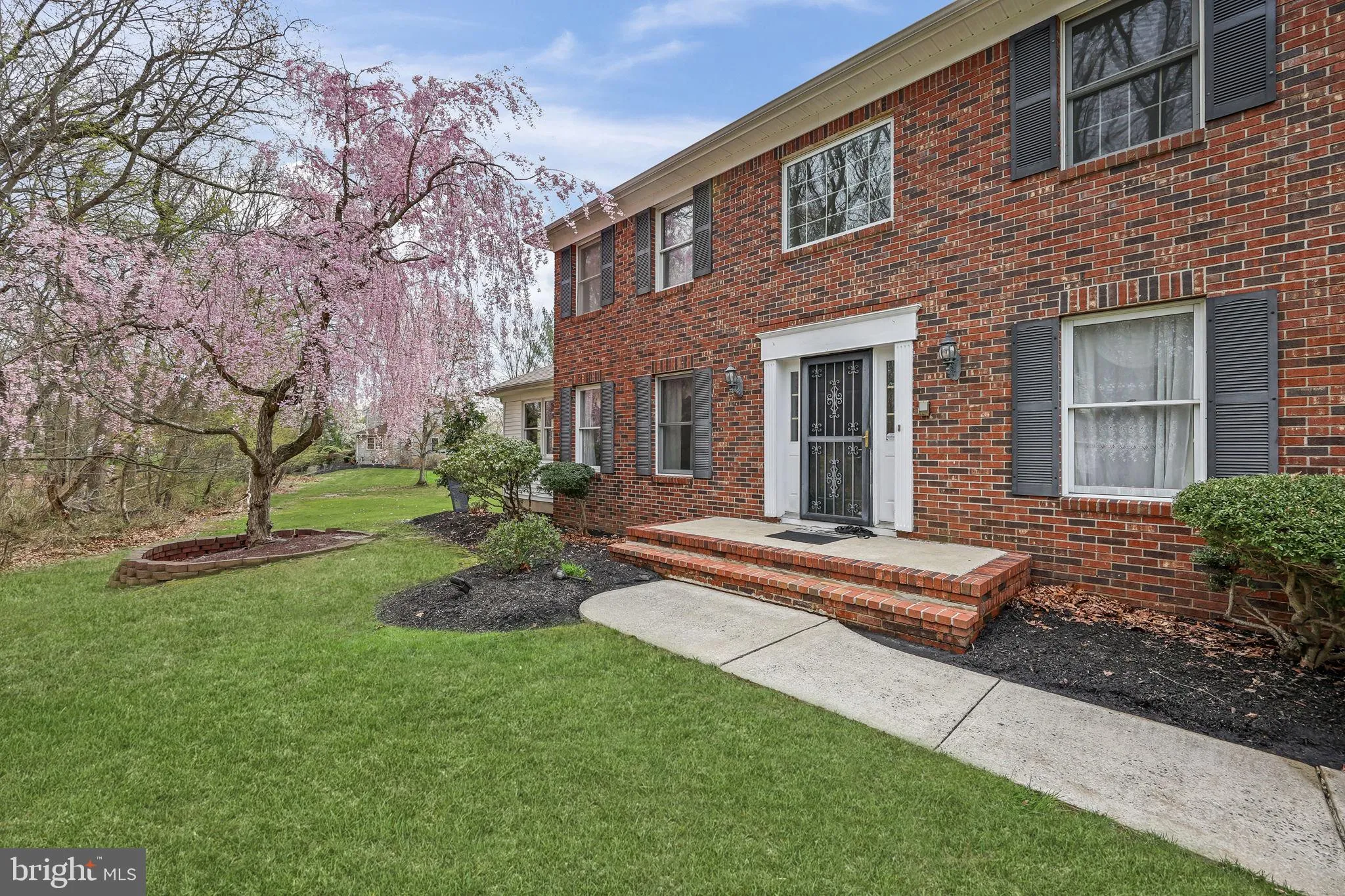 Princeton Junction, New Jersey 08550, United States, 6 Bedrooms Bedrooms, ,4 BathroomsBathrooms,Residential,Pending,110755