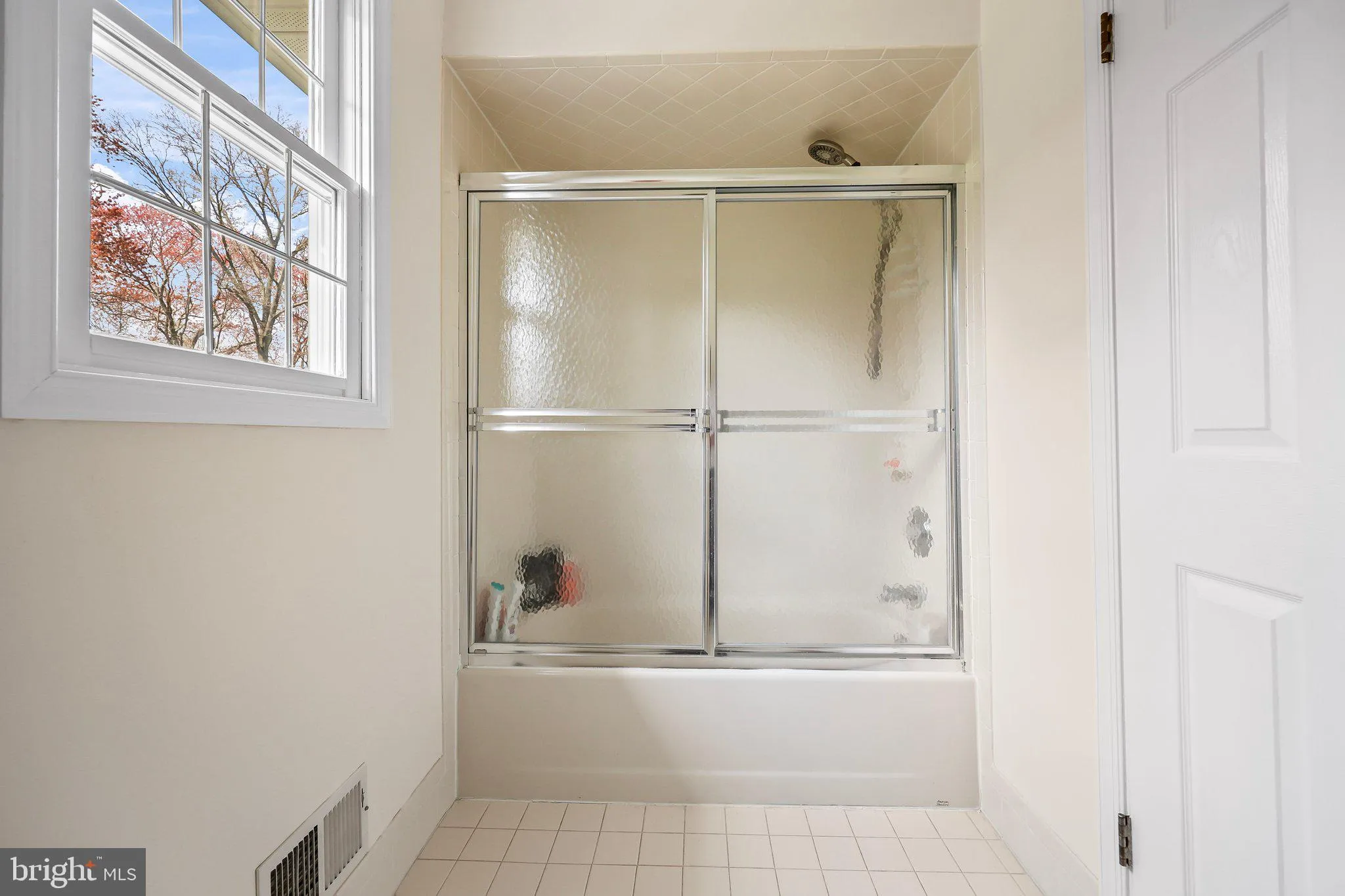 Princeton Junction, New Jersey 08550, United States, 6 Bedrooms Bedrooms, ,4 BathroomsBathrooms,Residential,Pending,110755