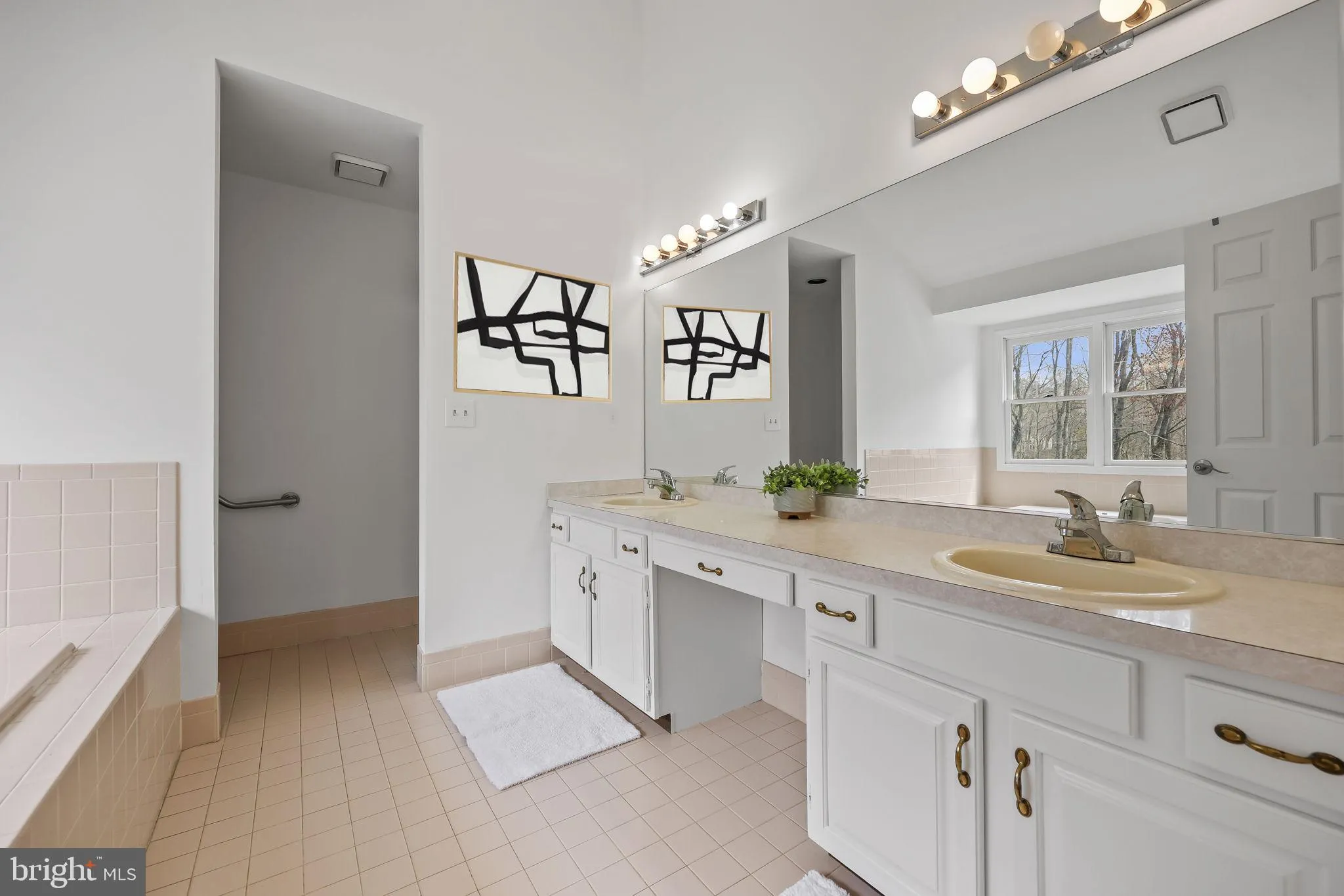 Princeton Junction, New Jersey 08550, United States, 6 Bedrooms Bedrooms, ,4 BathroomsBathrooms,Residential,Pending,110755