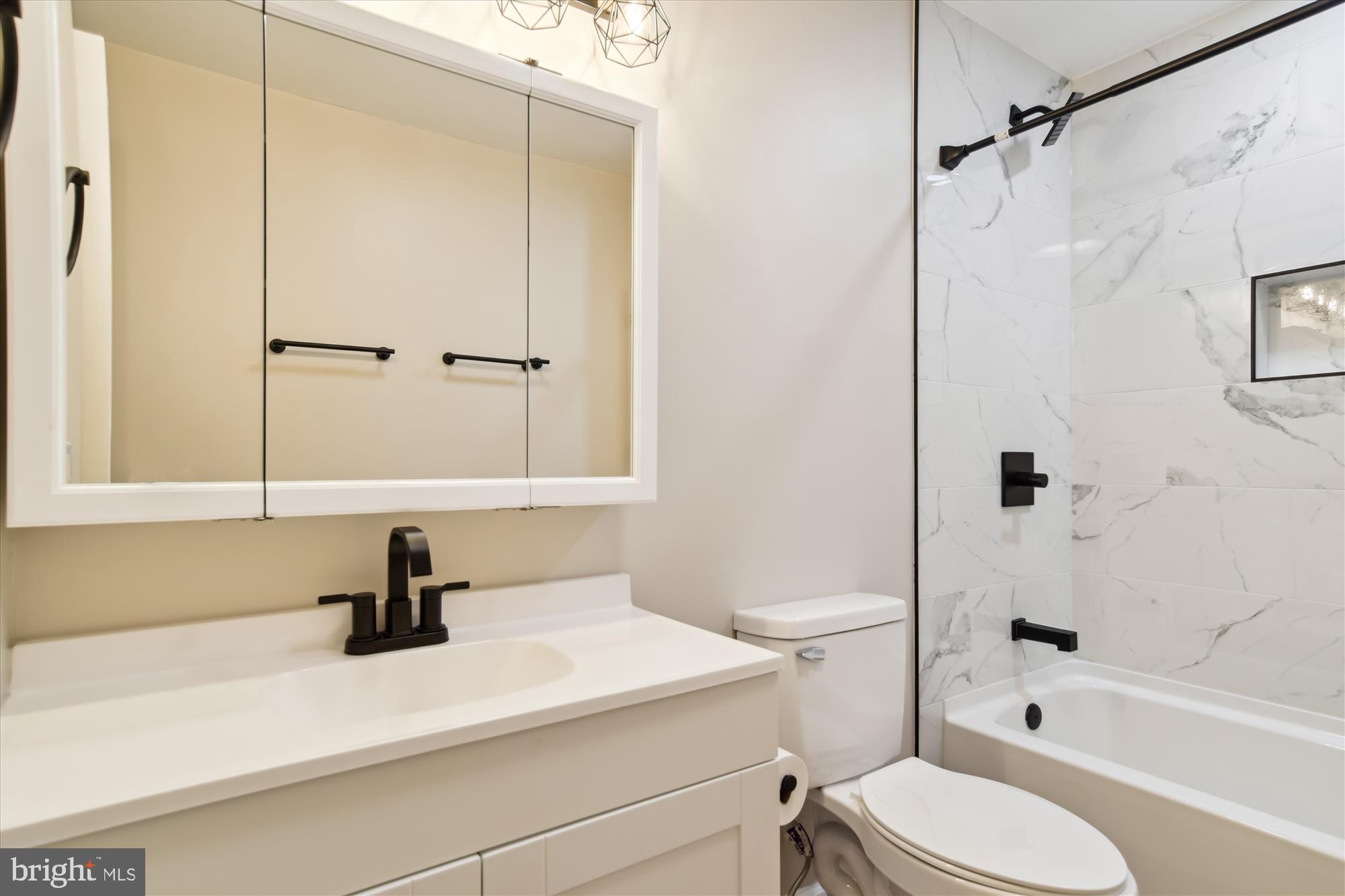 LONDONTOWN - Residential Lease