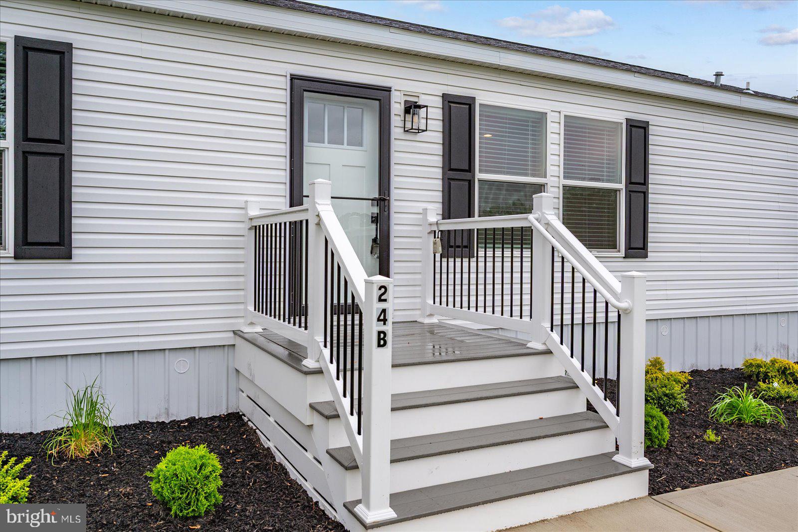 SUNSET LAKE MHP - Residential