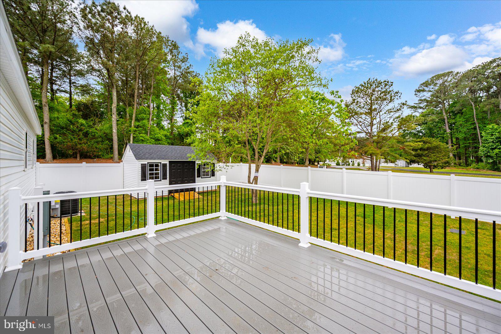 SUNSET LAKE MHP - Residential