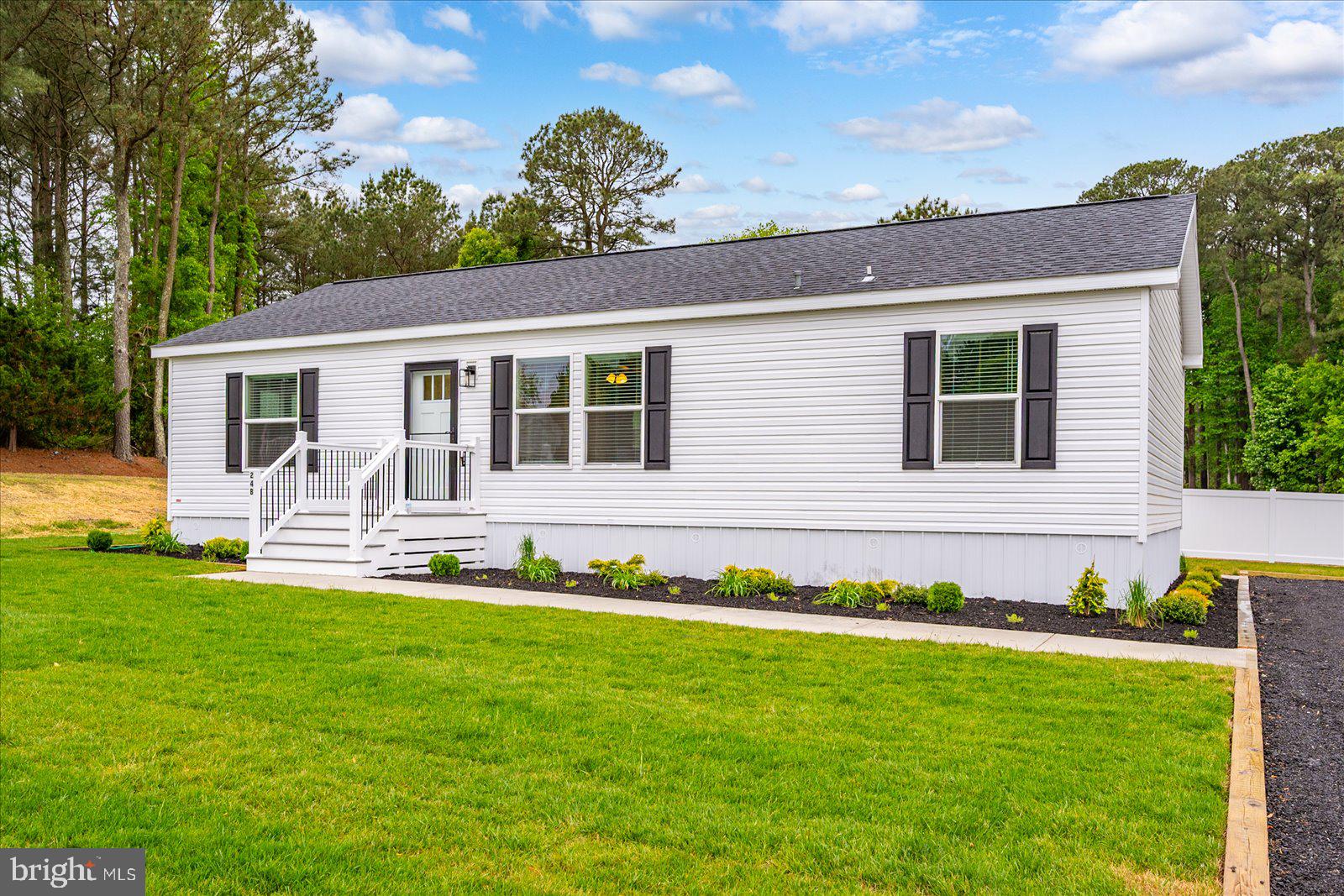 SUNSET LAKE MHP - Residential