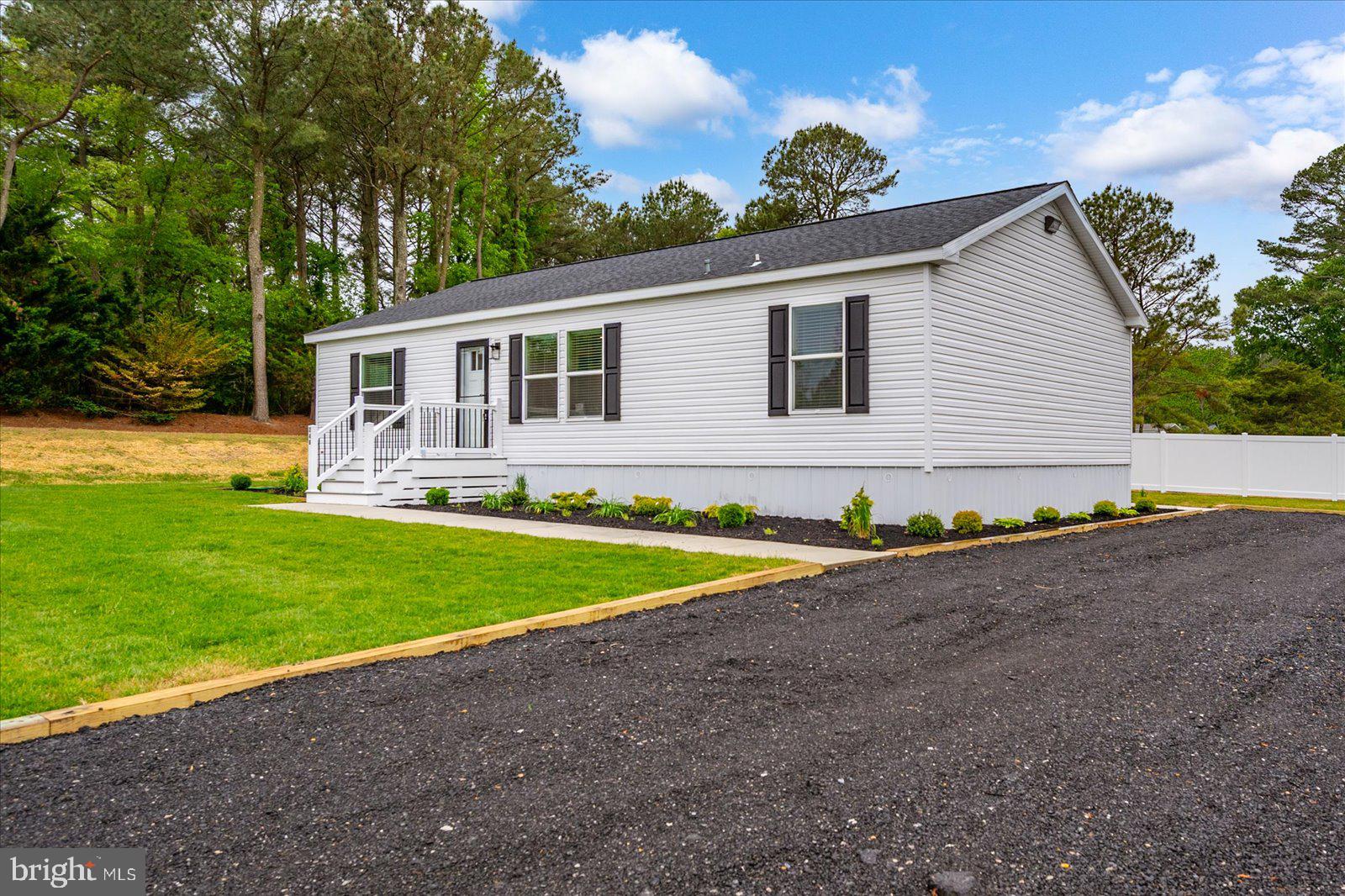 SUNSET LAKE MHP - Residential