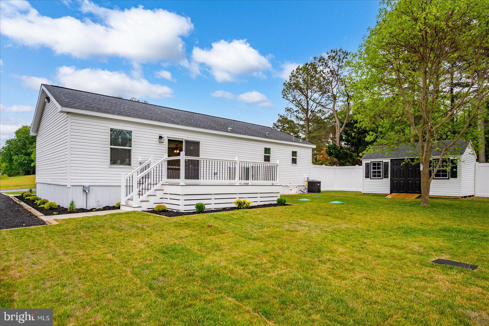 SUNSET LAKE MHP - Residential