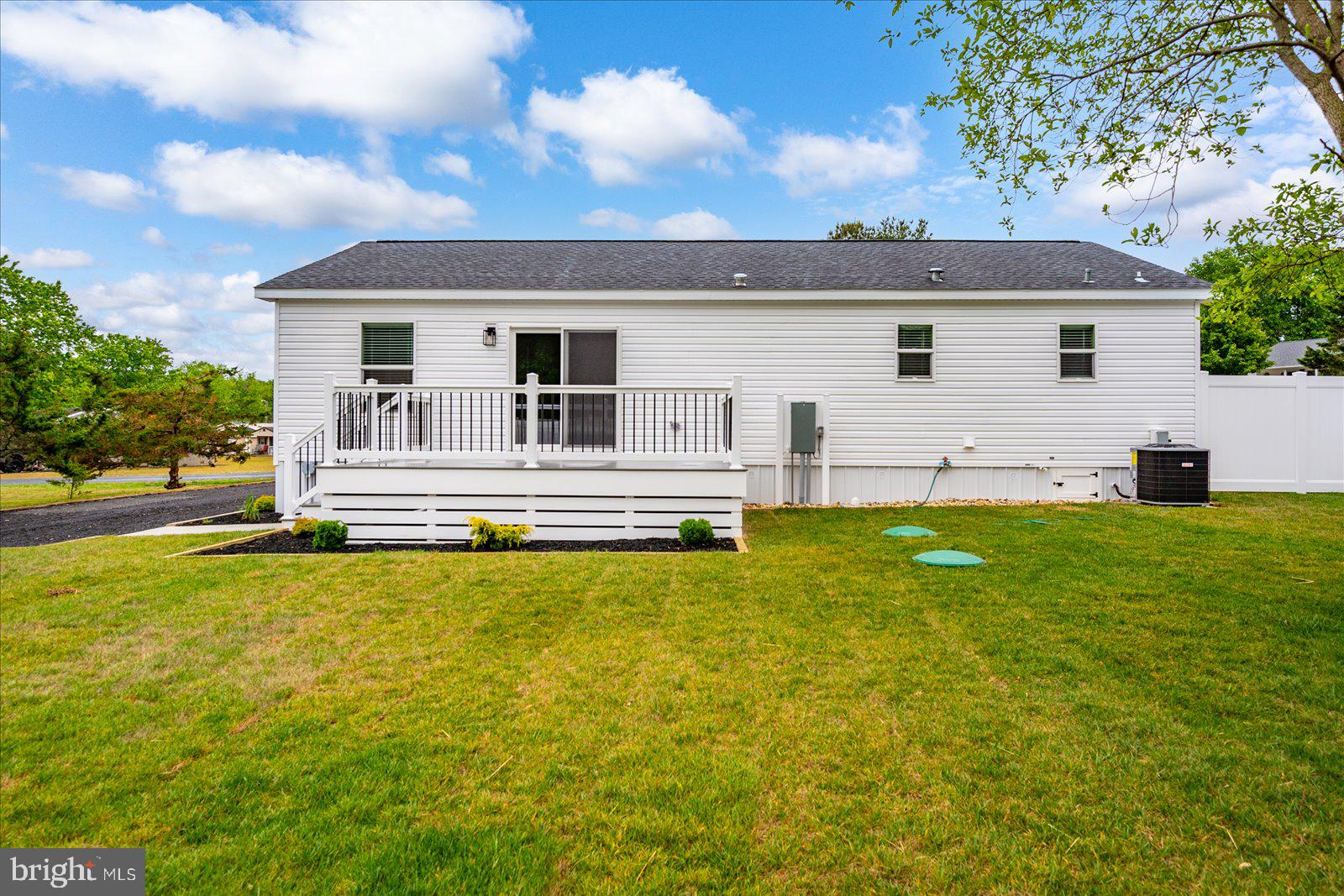 SUNSET LAKE MHP - Residential