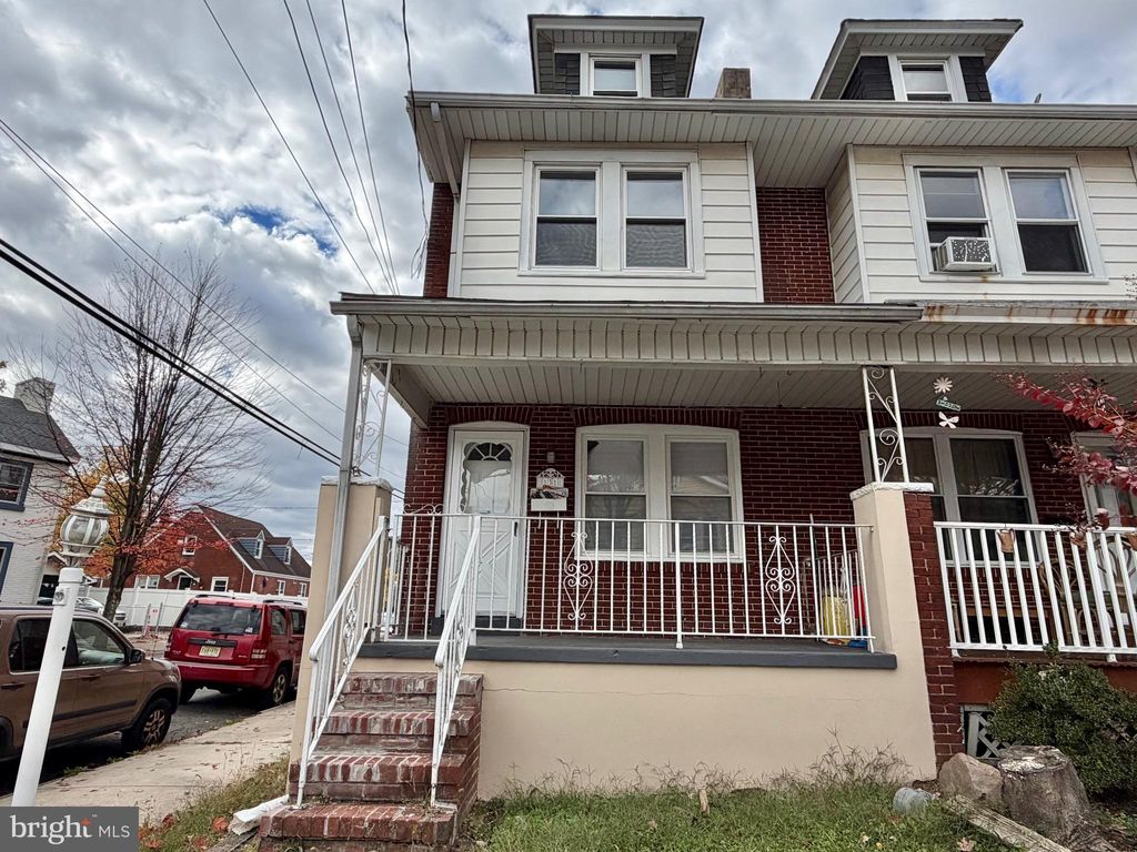 Photo of 131 Columbus Avenue, TRENTON, NJ 08629 (MLS # NJME2069214)