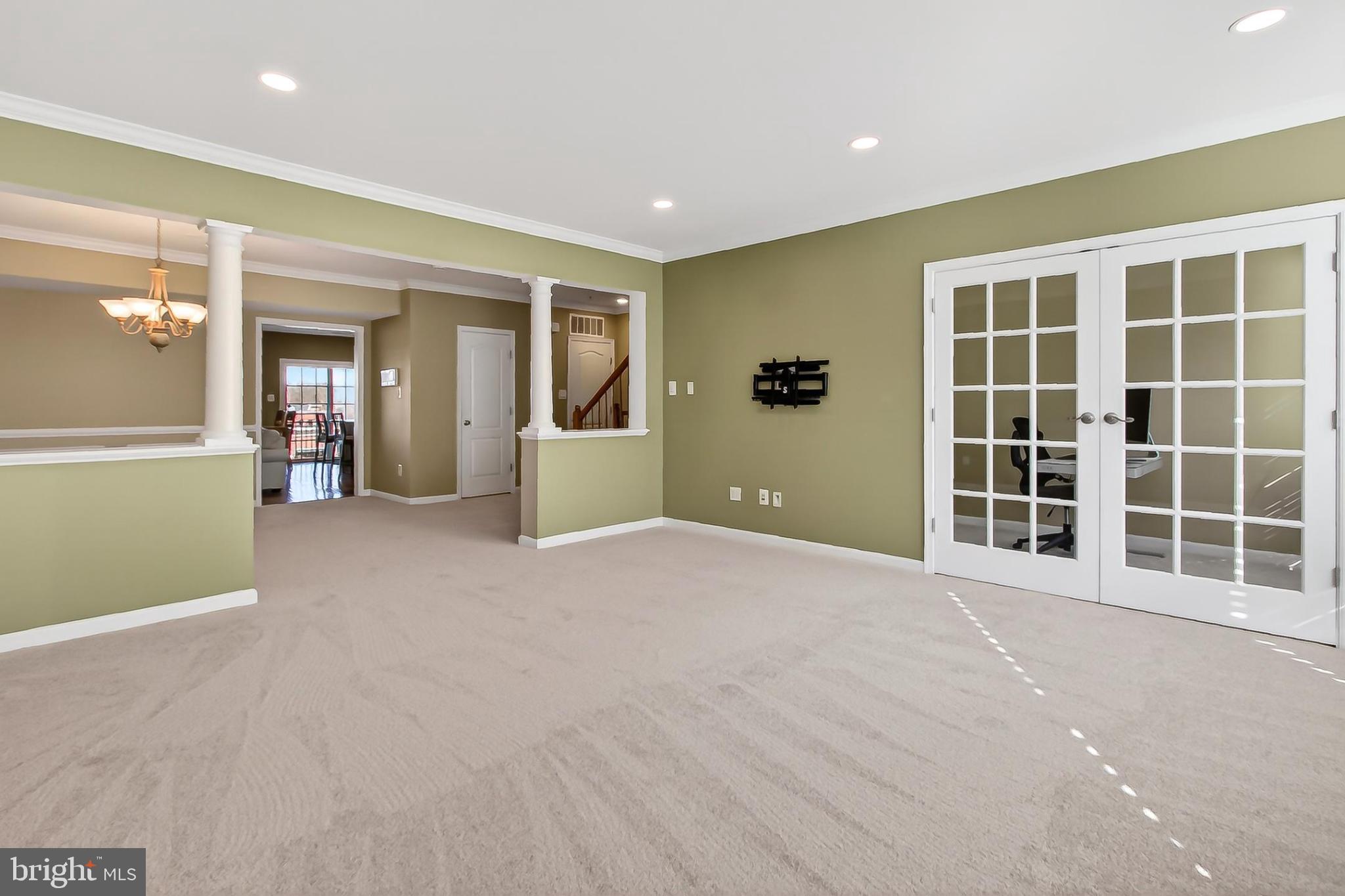 LANSDOWNE TOWN CENTER CONDOS - Residential