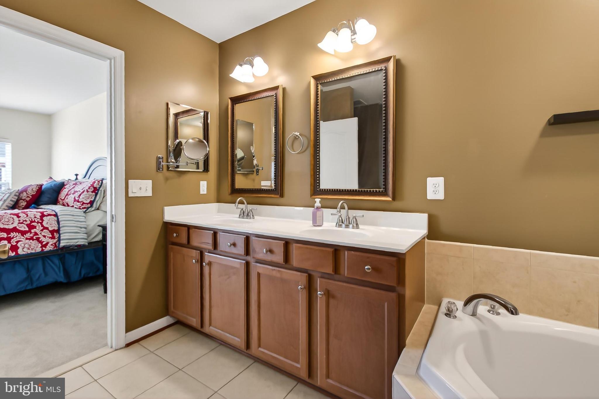 LANSDOWNE TOWN CENTER CONDOS - Residential