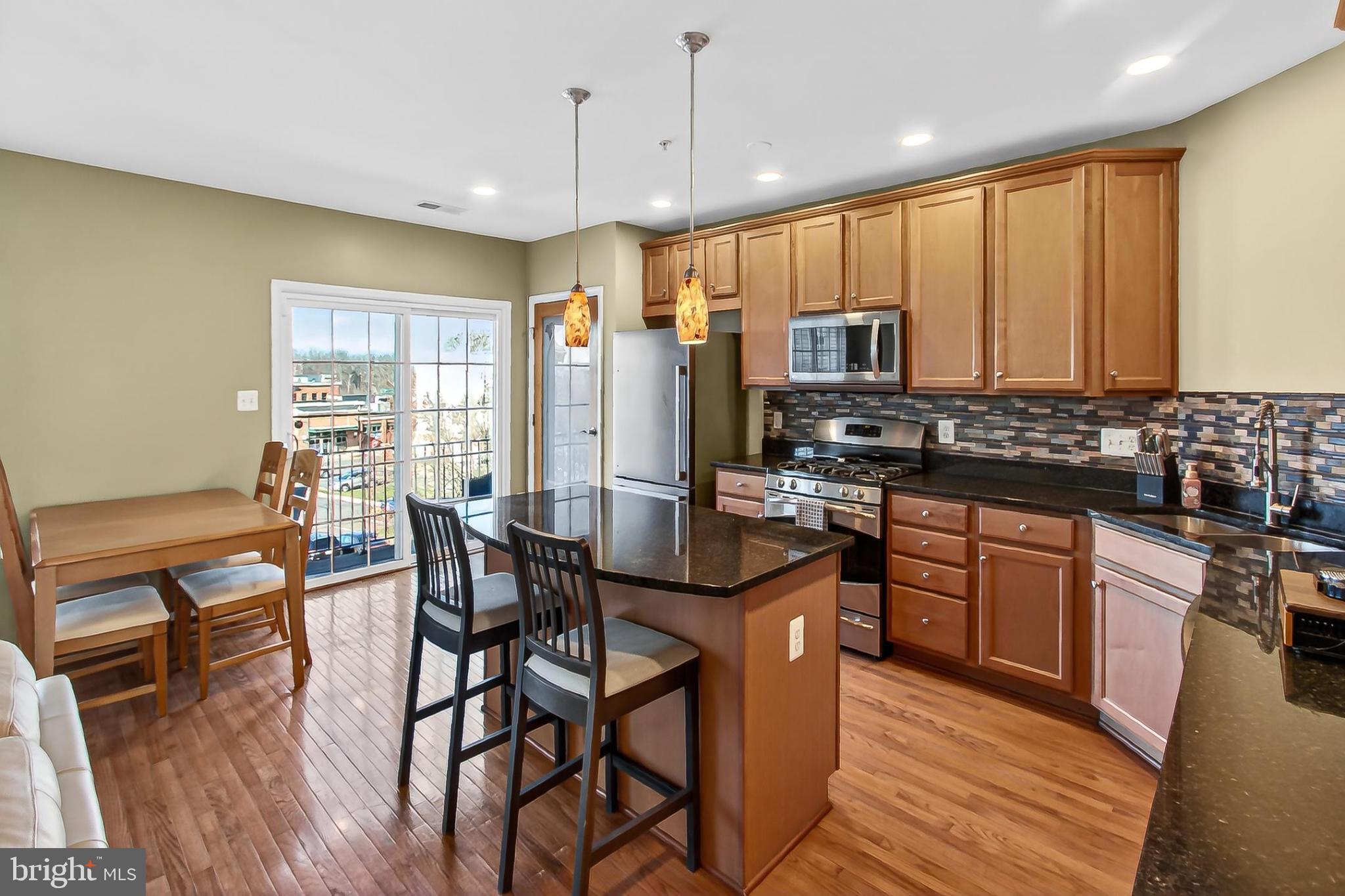 LANSDOWNE TOWN CENTER CONDOS - Residential