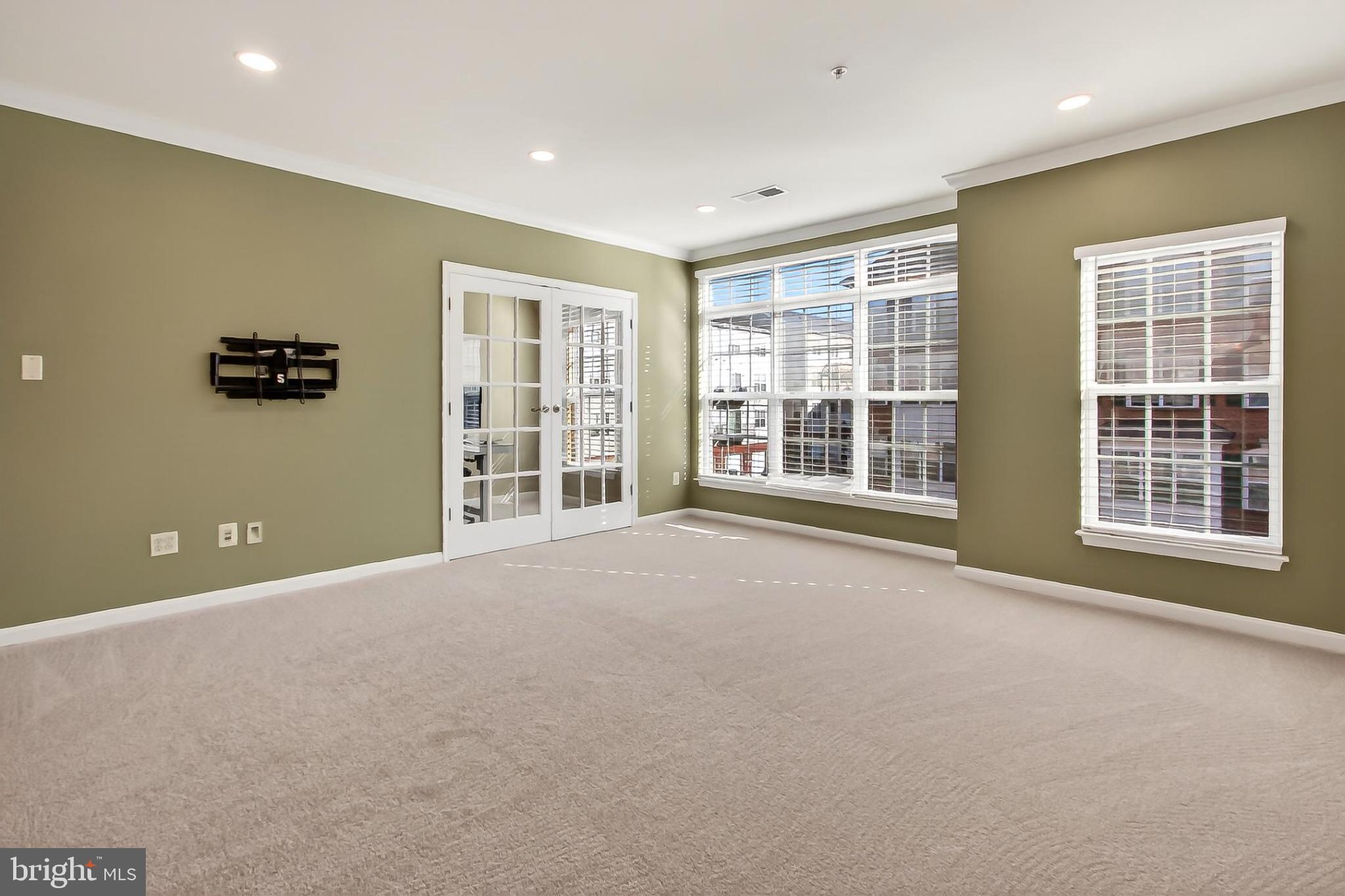 LANSDOWNE TOWN CENTER CONDOS - Residential