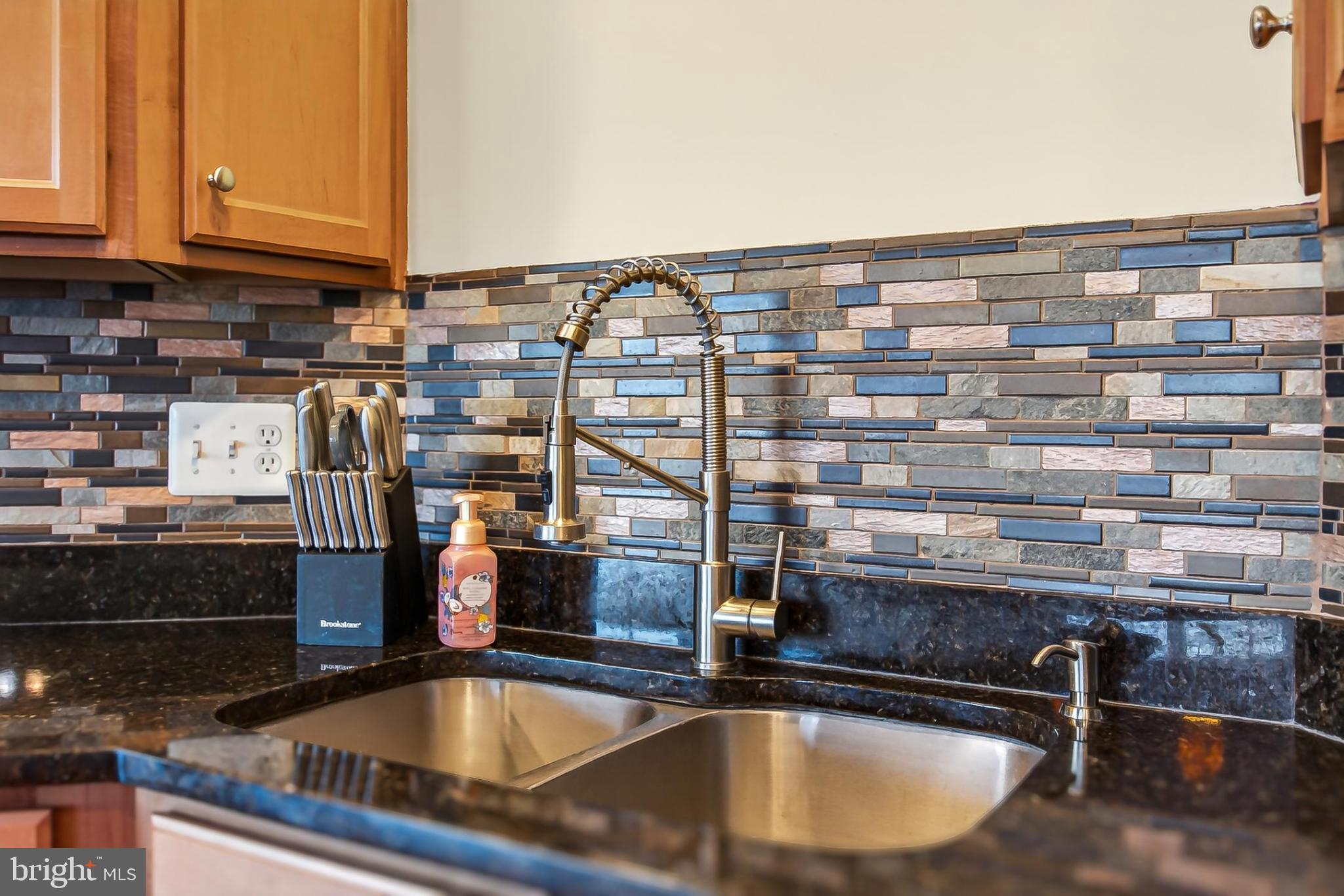 LANSDOWNE TOWN CENTER CONDOS - Residential