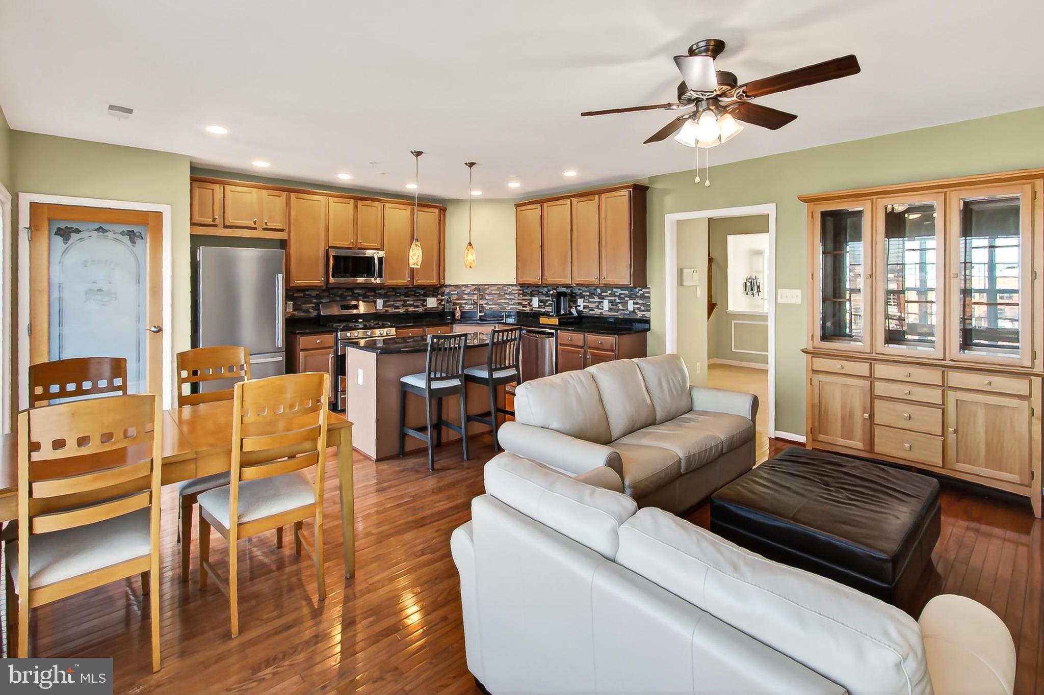 LANSDOWNE TOWN CENTER CONDOS - Residential