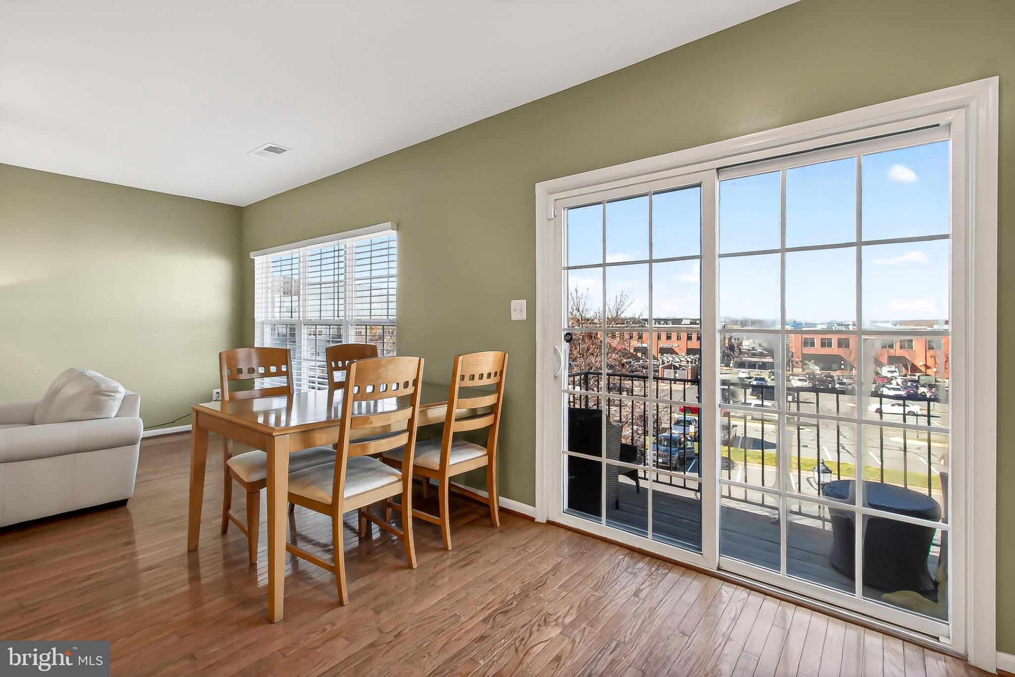 LANSDOWNE TOWN CENTER CONDOS - Residential