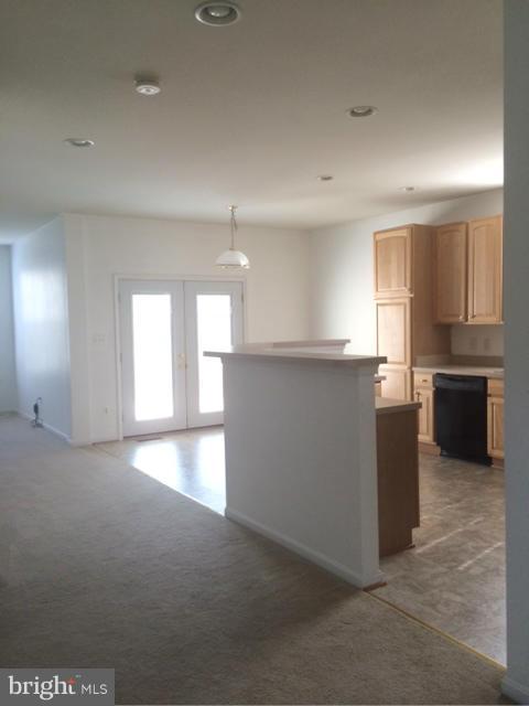 INDEPENDENCE/UNIV VLG - Residential Lease