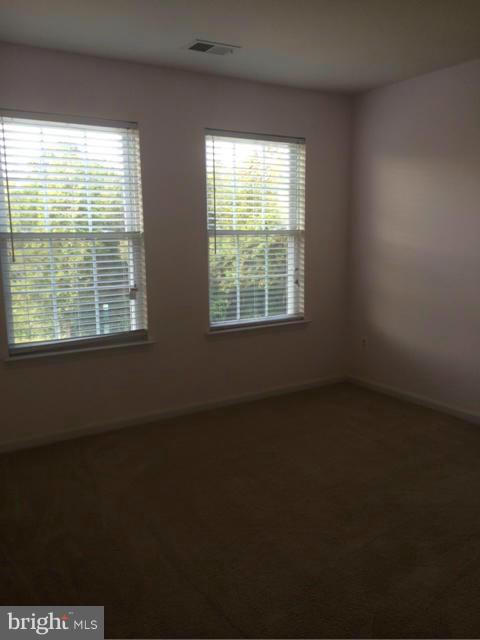 INDEPENDENCE/UNIV VLG - Residential Lease