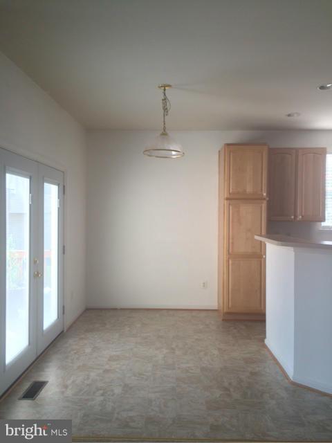 INDEPENDENCE/UNIV VLG - Residential Lease