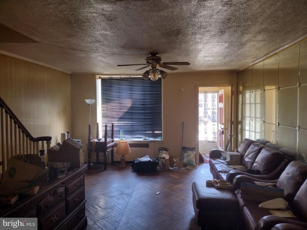 ELMWOOD PARK - Residential