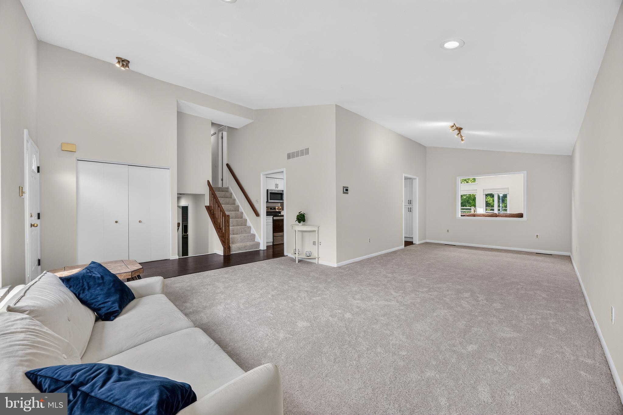 11 VALLEY GLEN COURT