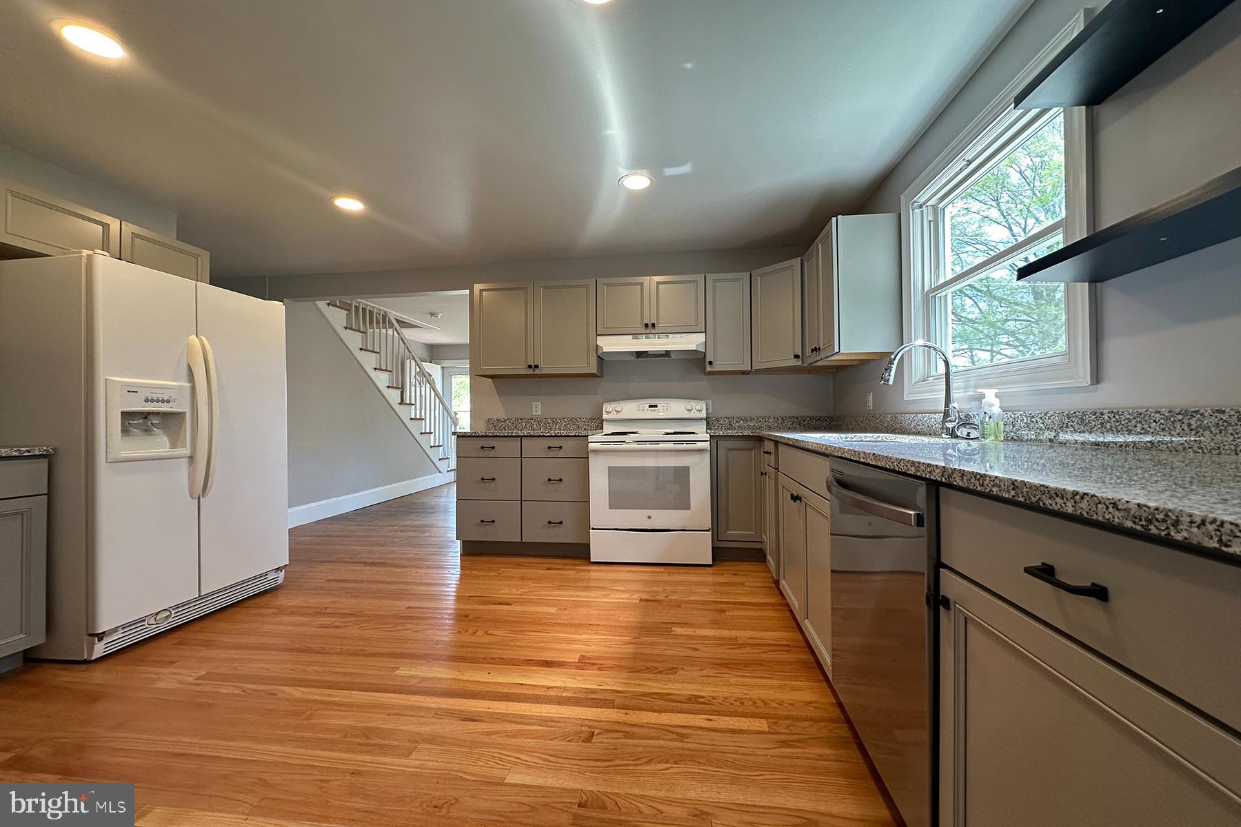 EASTON - Residential Lease