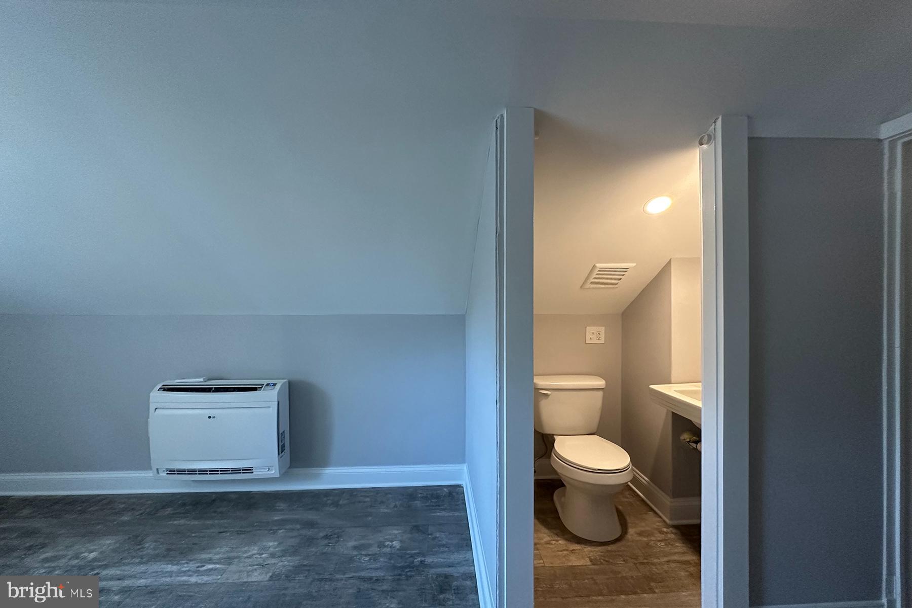 EASTON - Residential Lease